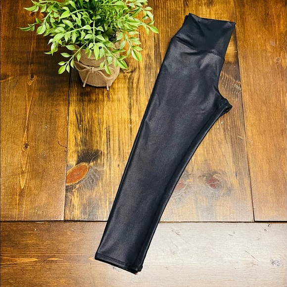 Alo high waisted airbrush shiny leggings size S - Picture 1 of 5